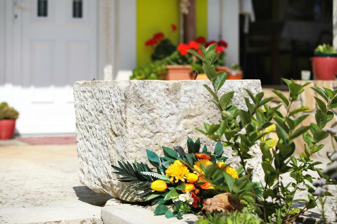 Senkini Dvori Sutomiscica Exterior foto